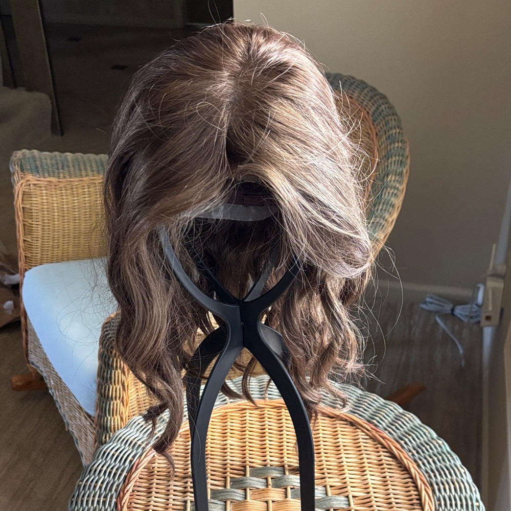 Elegant Brown Wavy Hair Wig